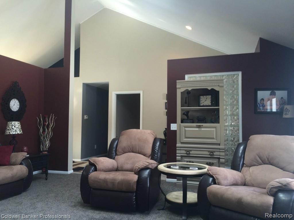 4064 East Coldwater Road Flint, MI 48506 - Photo 7 of 53 IMG_3282.jpg