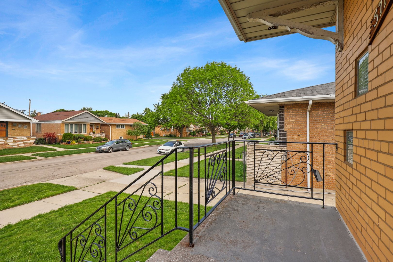 5715 South Monitor Avenue Chicago, IL 60638 - Photo 2 of 18