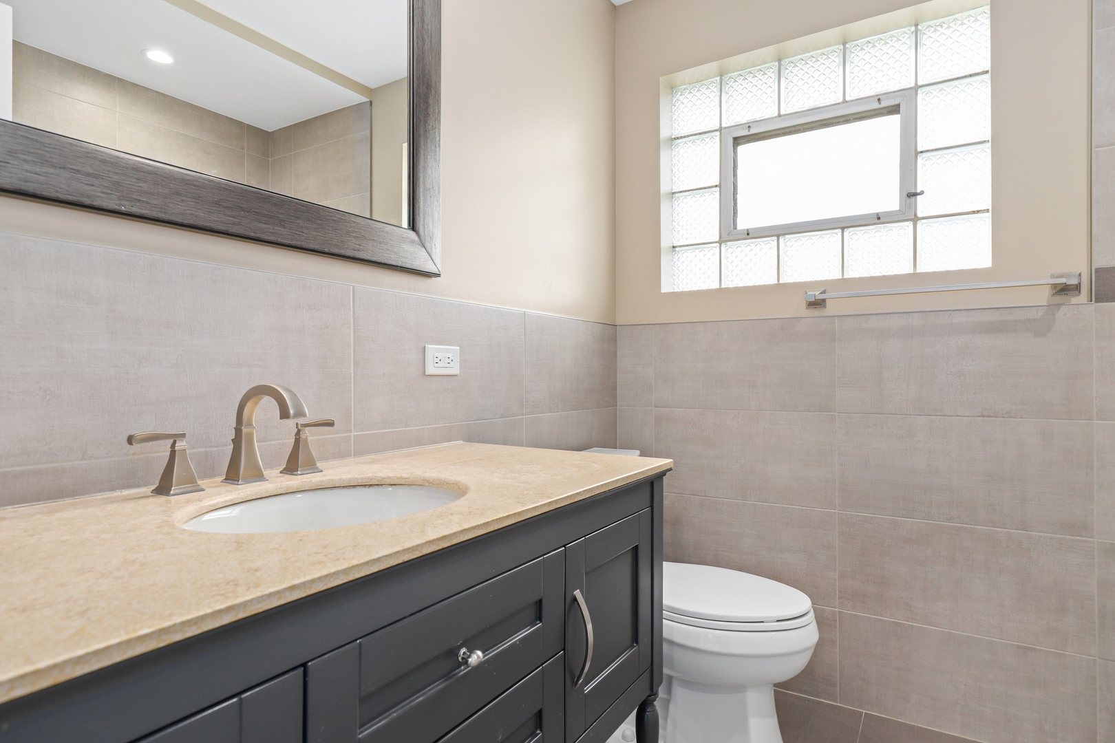 5715 South Monitor Avenue Chicago, IL 60638 - Photo 12 of 18