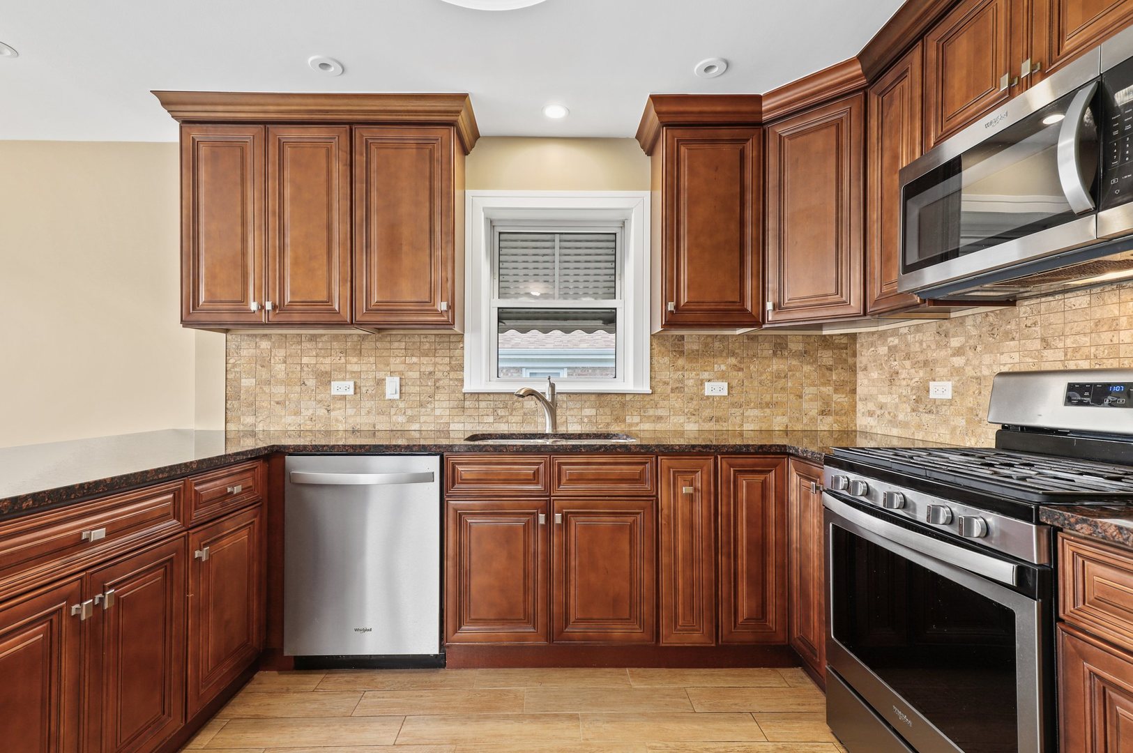 5715 South Monitor Avenue Chicago, IL 60638 - Photo 5 of 18