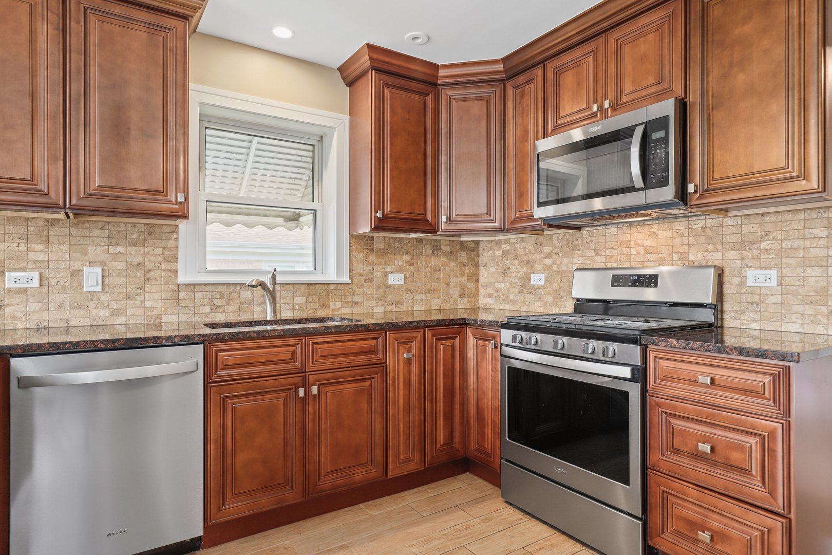 5715 South Monitor Avenue Chicago, IL 60638 - Photo 6 of 18