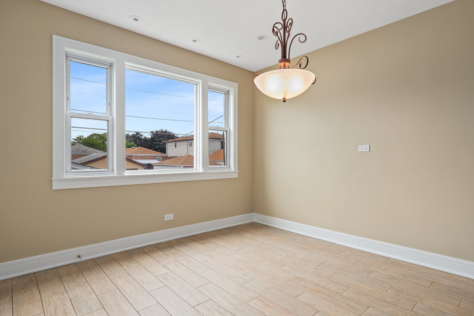 5715 South Monitor Avenue Chicago, IL 60638 - Photo 8 of 18