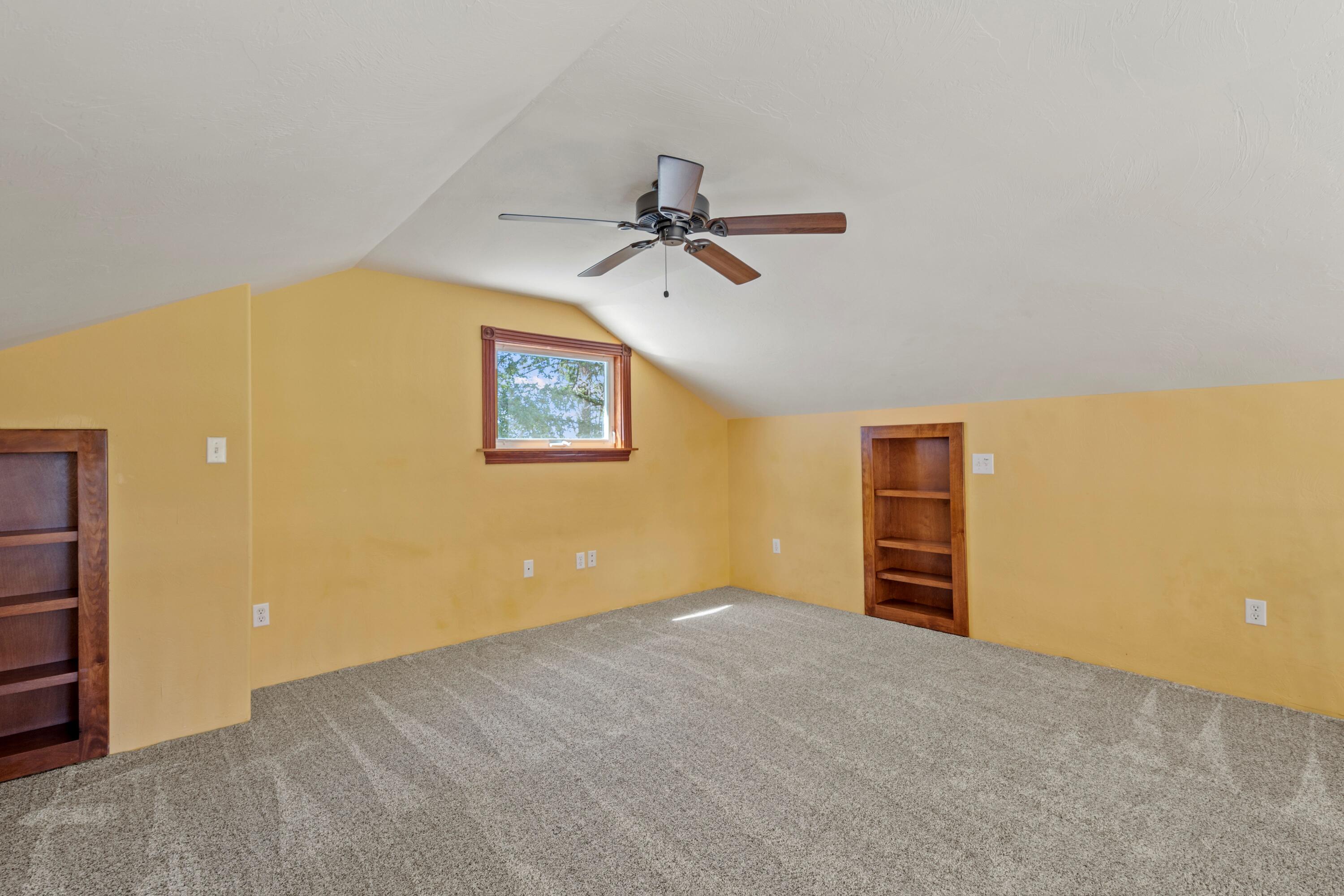 6397 Pioneer Road Medford, OR 97501 - Photo 16 of 44 Loft
