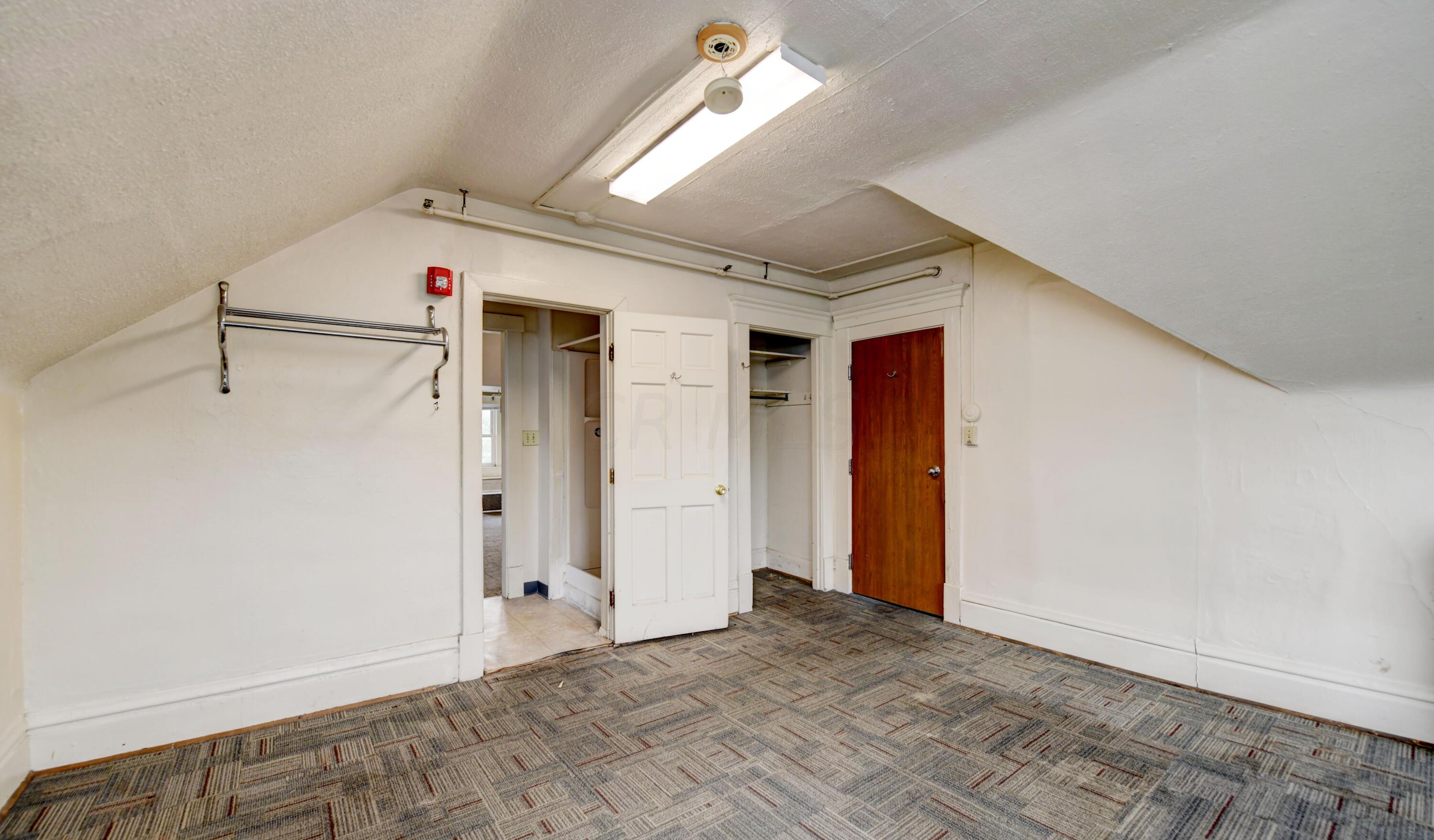 844 Bryden Road Columbus, OH 43205 - Photo 44 of 53 Third Floor Living Space (4)