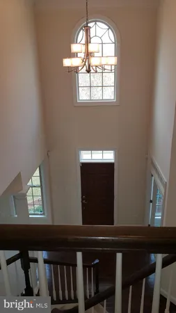 a view of a livingroom with furniture