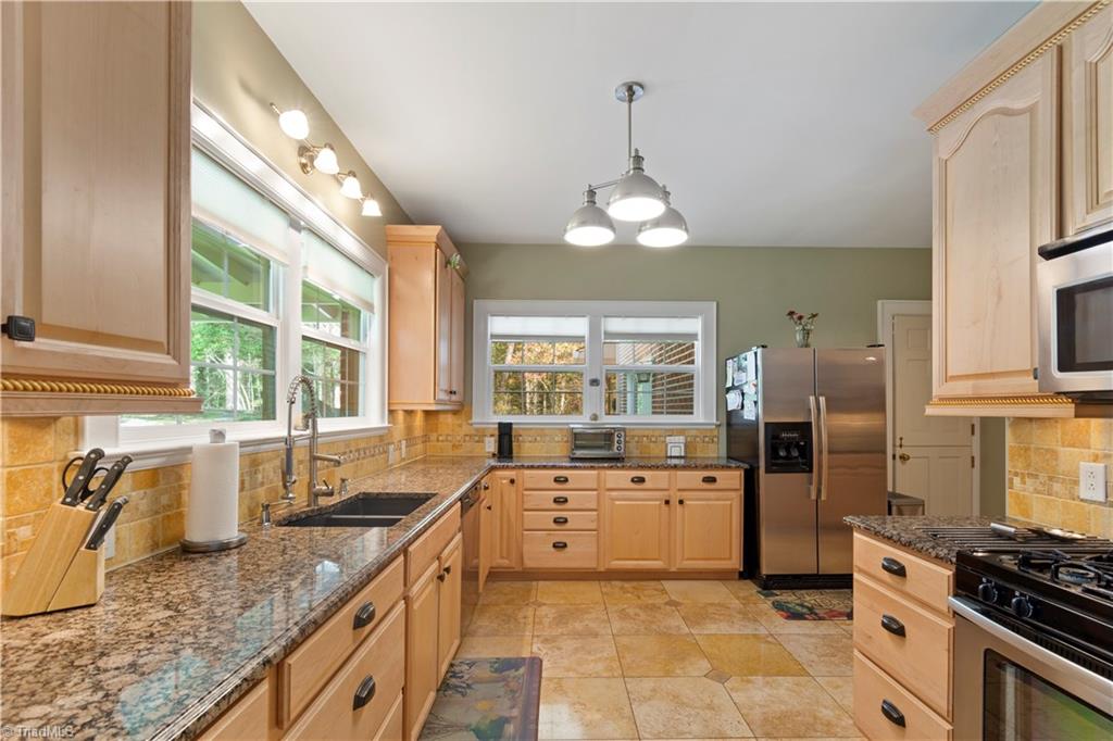 105 Shadow Valley Road High Point, NC 27262 - Photo 6 of 30 Gallery Image 6