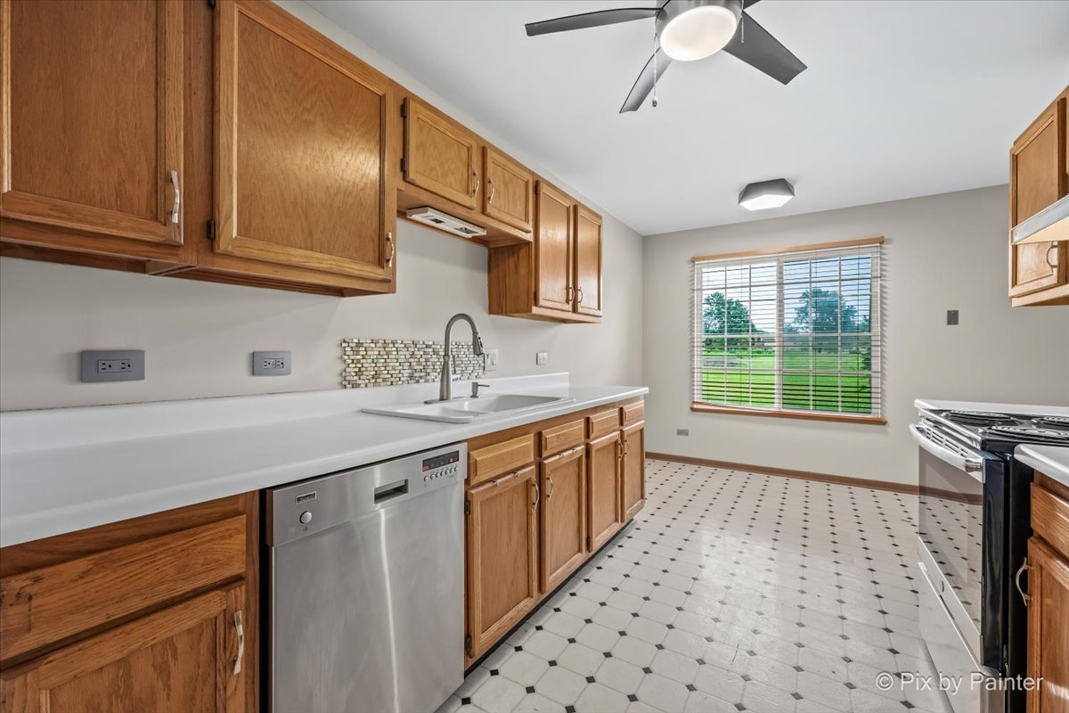 917 Golf Course Road, Unit 2 Crystal Lake, IL 60014 - Photo 5 of 44