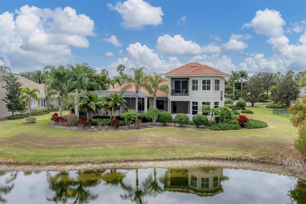 7007 Portmarnock Place Lakewood Ranch, FL 34202 - Photo 71 of 92 a front view of a house with garden