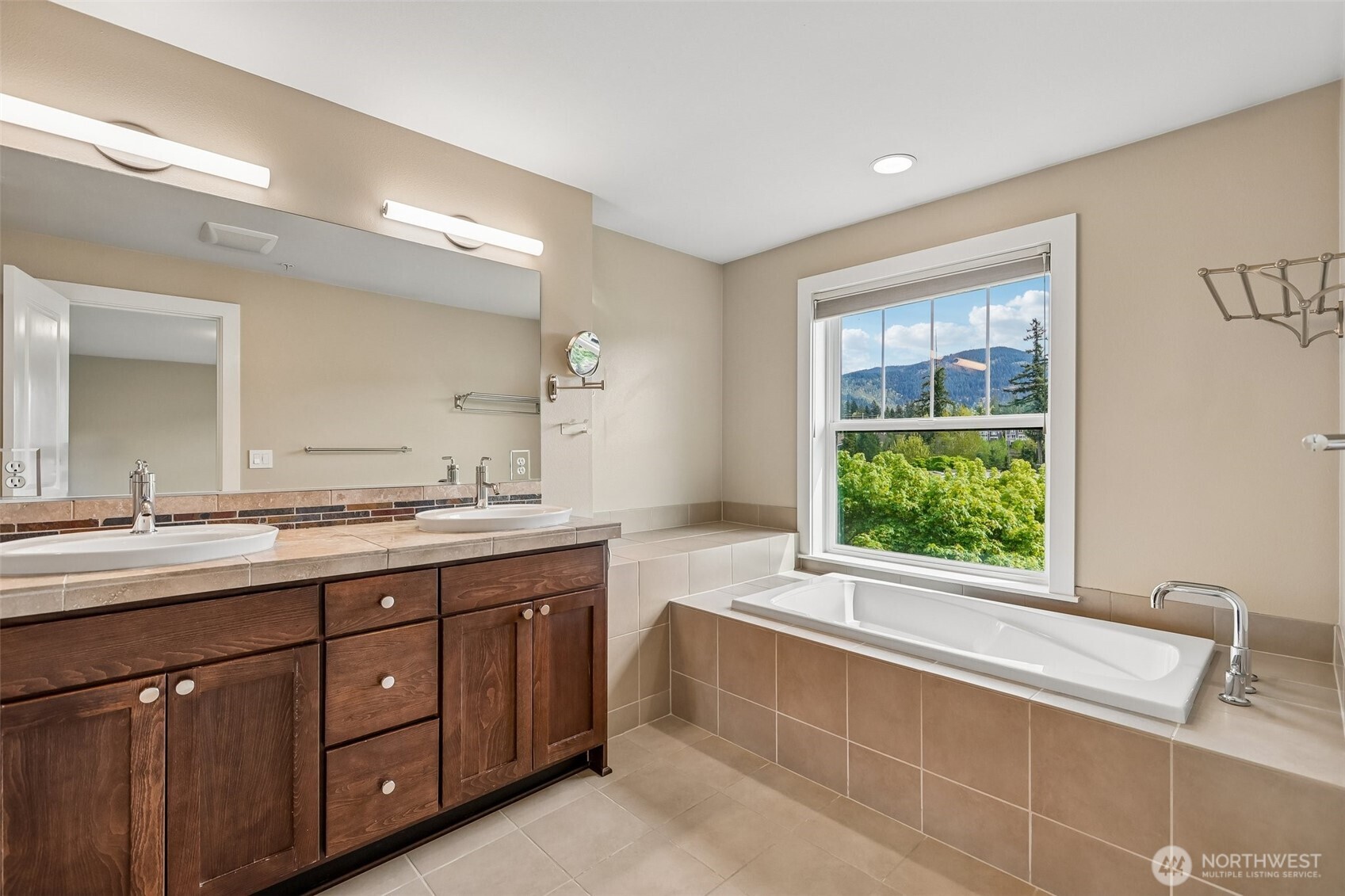 1078 Northeast High Street, Unit 10 Issaquah, WA 98029 - Photo 20 of 34