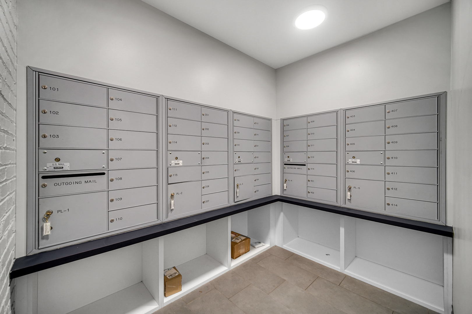 1133 South Finley Road, Unit 310 Lombard, IL 60148 - Photo 19 of 22 a view of an empty walk in closet