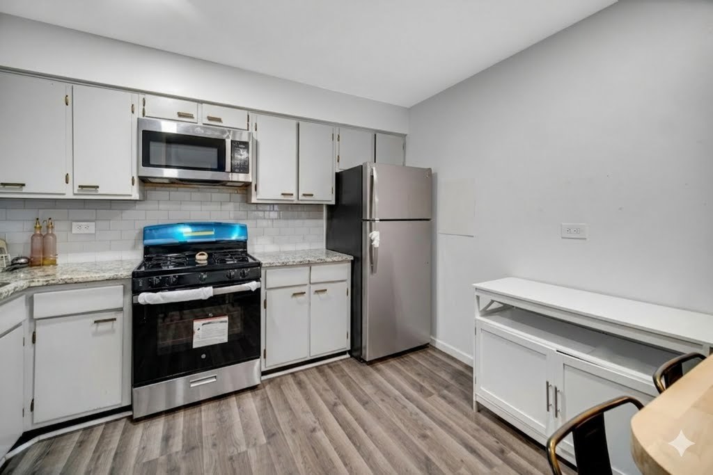 1133 South Finley Road, Unit 310 Lombard, IL 60148 - Photo 7 of 22 a kitchen with a stove and a microwave