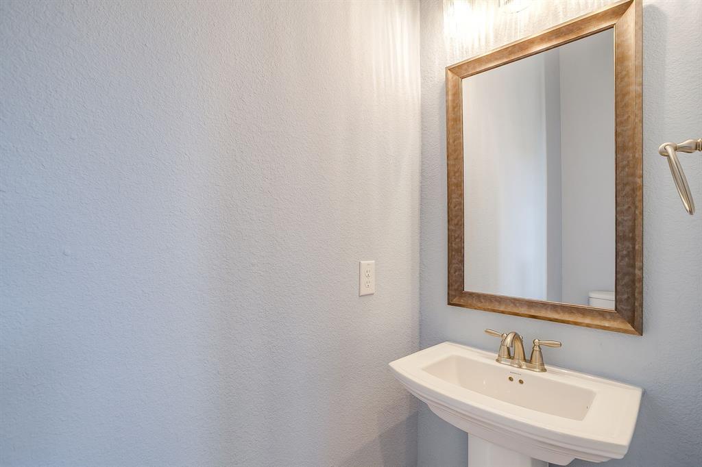 14328 Capridge Road Fort Worth, TX 76008 - Photo 18 of 39 a bathroom with a sink and a mirror
