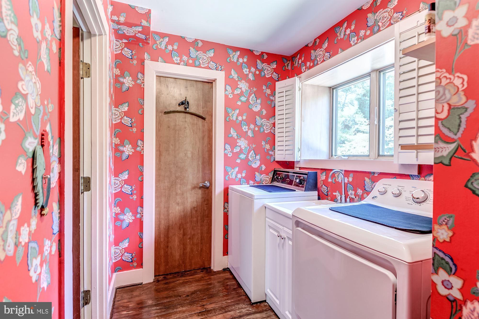 23009 Cobb House Road Middleburg, VA 20117 - Photo 23 of 50 Laundry room off of kitchen
