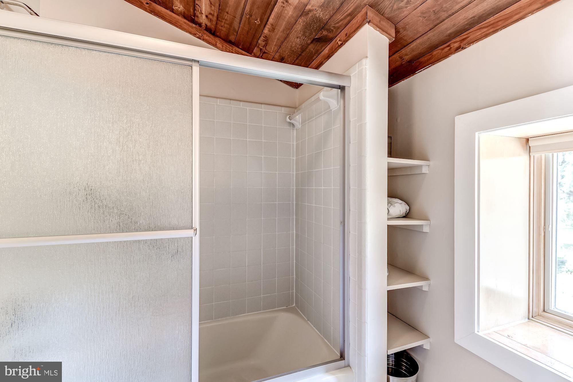 23009 Cobb House Road Middleburg, VA 20117 - Photo 30 of 50 Second floor master bath