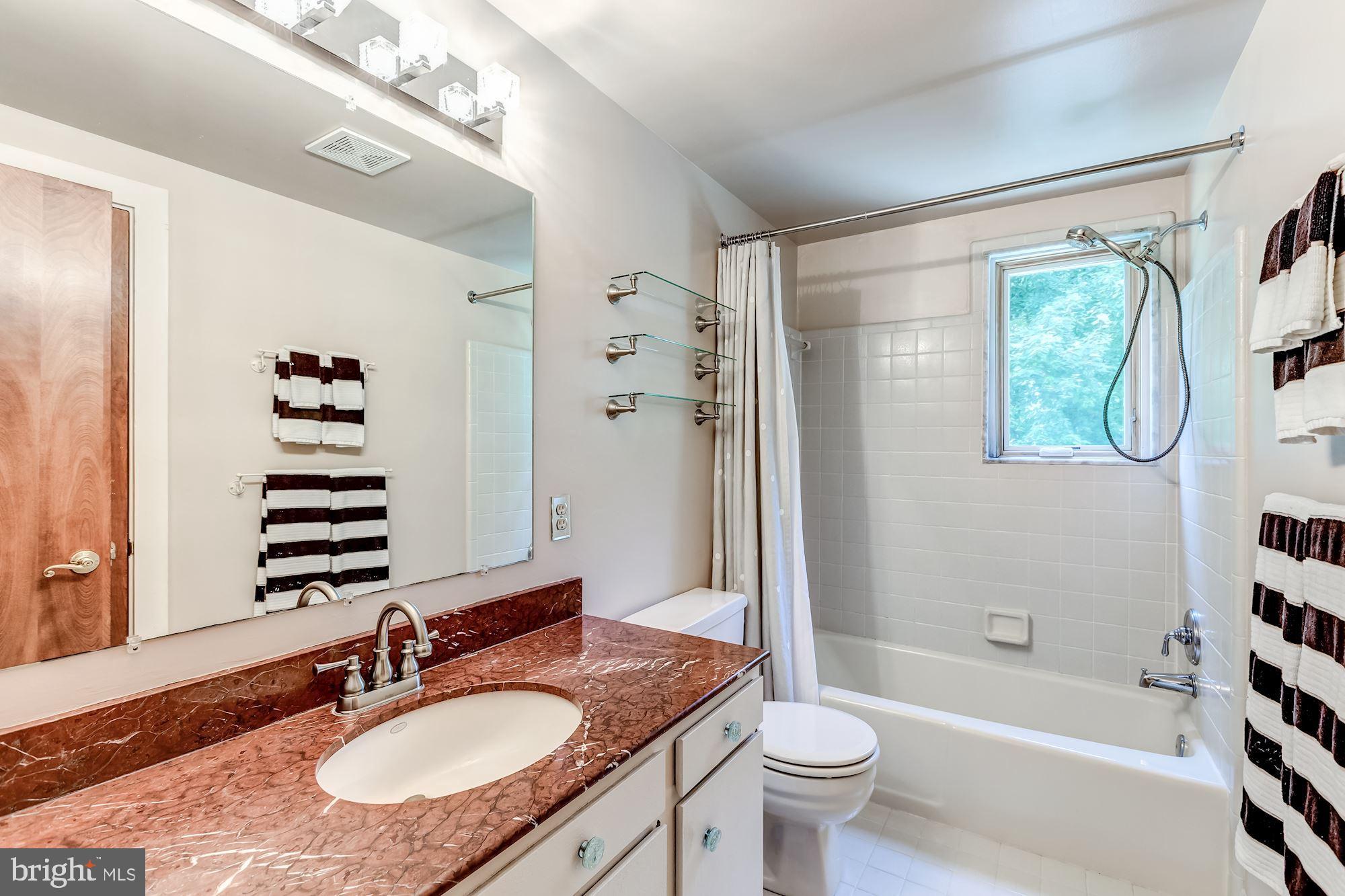 23009 Cobb House Road Middleburg, VA 20117 - Photo 34 of 50 Full bath for guest bedrooms