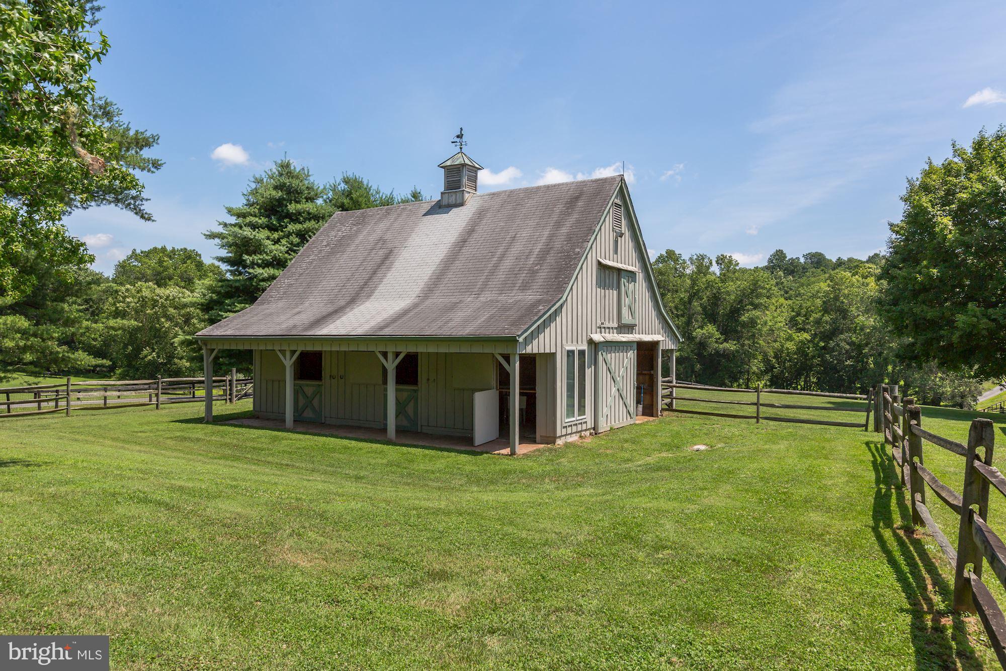 23009 Cobb House Road Middleburg, VA 20117 - Photo 36 of 50 Two-stall barn