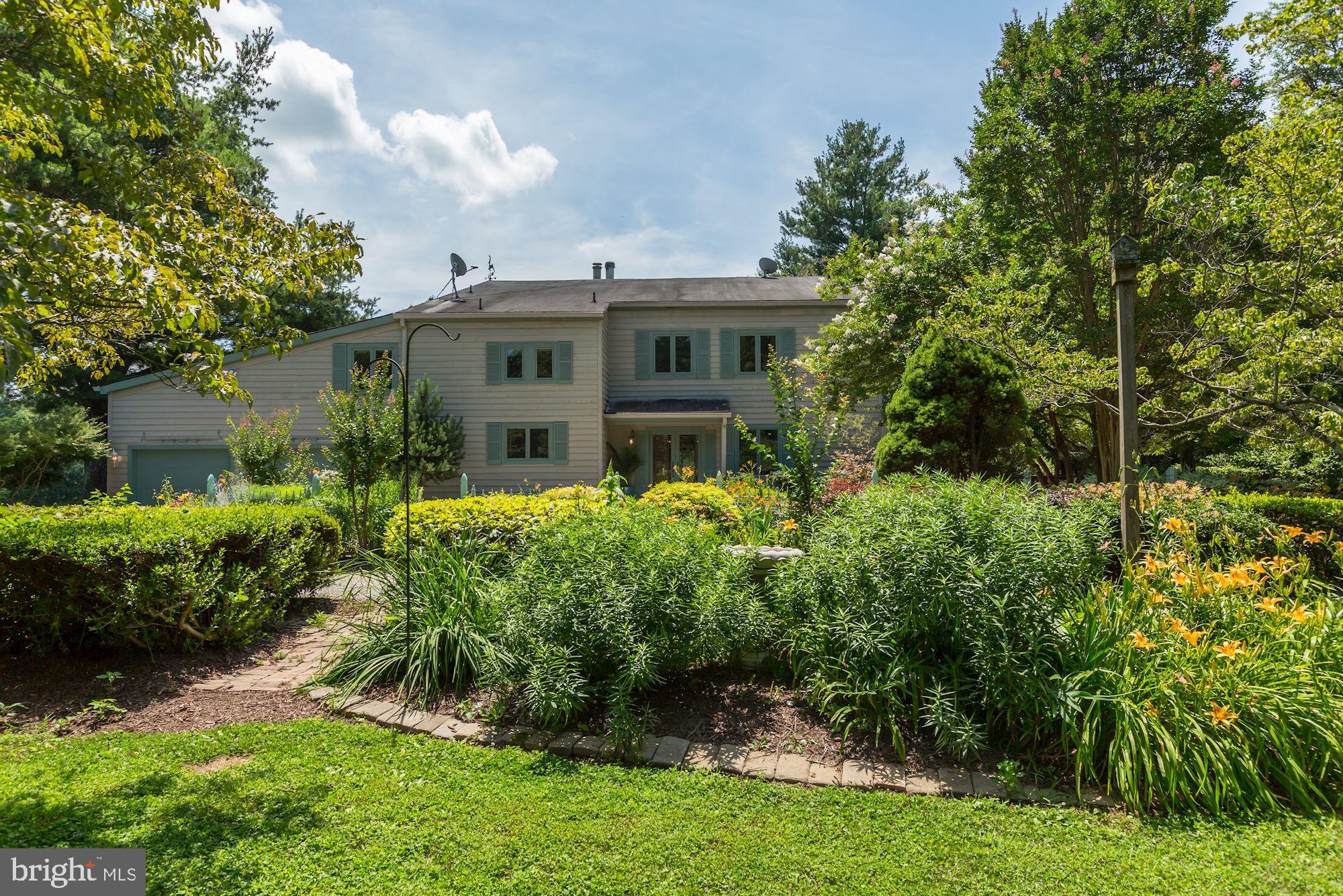 23009 Cobb House Road Middleburg, VA 20117 - Photo 40 of 50 Views of gardens in front of house
