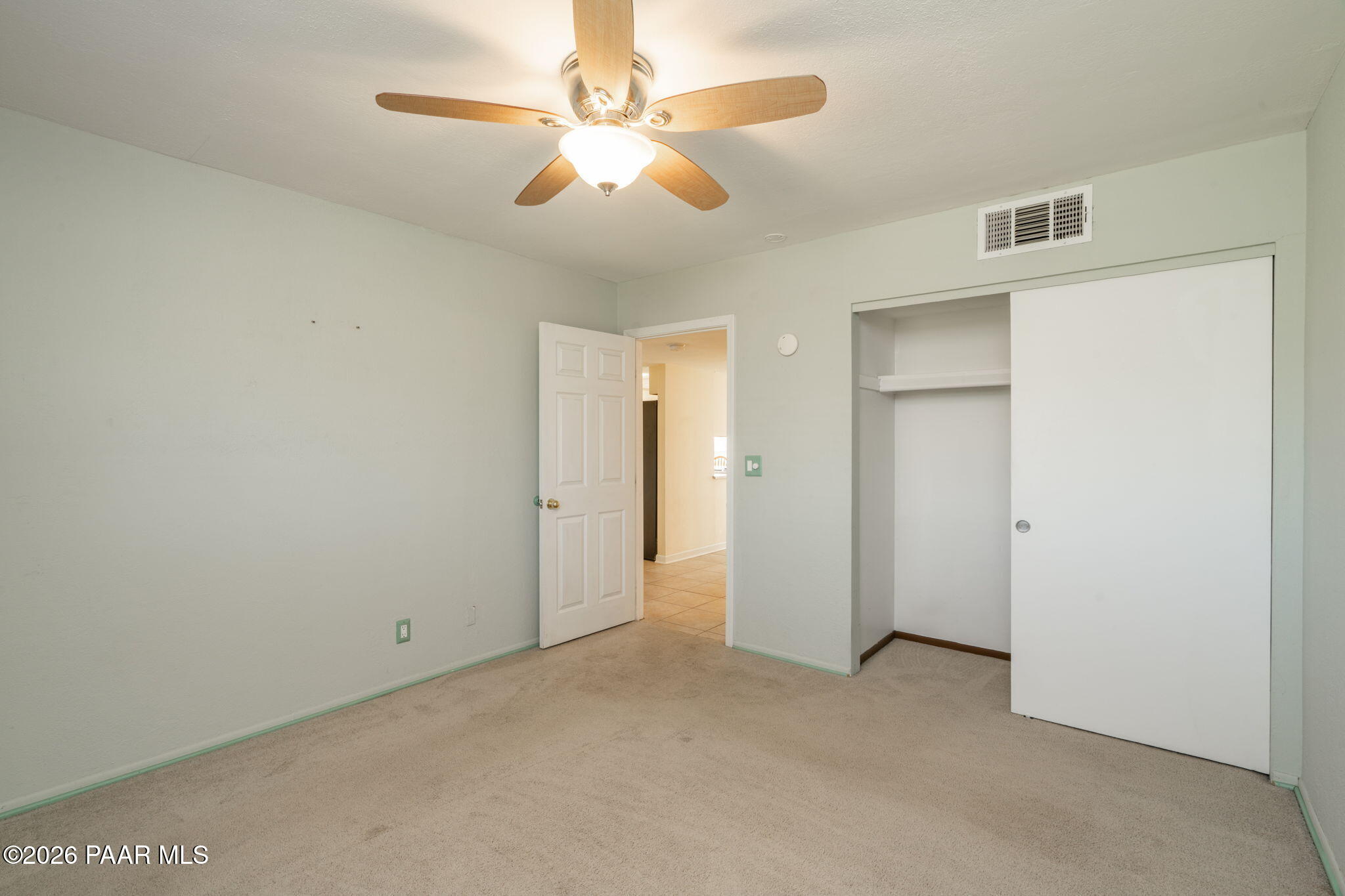17270 East Peach Tree Road Mayer, AZ 86333 - Photo 17 of 31 an empty room with closet and a chandelier fan