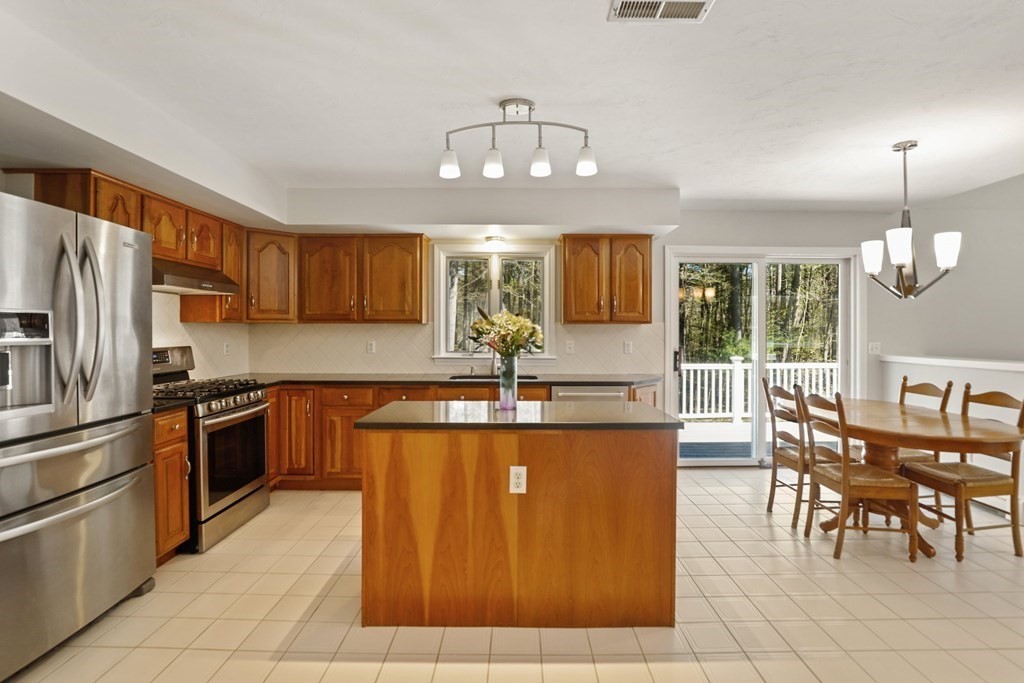 10 Woodfield Road Acton, MA 01720 - Photo 7 of 42 Gallery Image 7