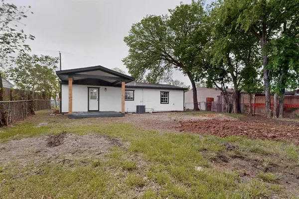 $268,900 | 930 Shawnee Trace, Grand Prairie, TX 75051
