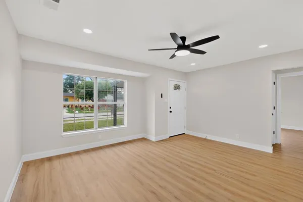 $268,900 | 930 Shawnee Trace, Grand Prairie, TX 75051