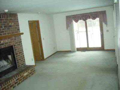 1936 Triangle Lake Road Howell, MI 48843 - Photo 4 of 10 20230153-3.JPG