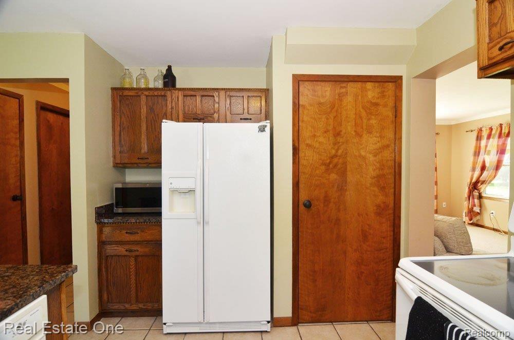 8085 Sheraton Park Road Fenton, MI 48430 - Photo 16 of 25 Appliances Stay