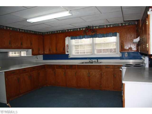 4750 Lowder Road Burlington, NC 27217 - Photo 12 of 15 Kitchen.
