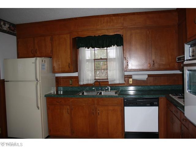 4750 Lowder Road Burlington, NC 27217 - Photo 4 of 15 Kitchen.
