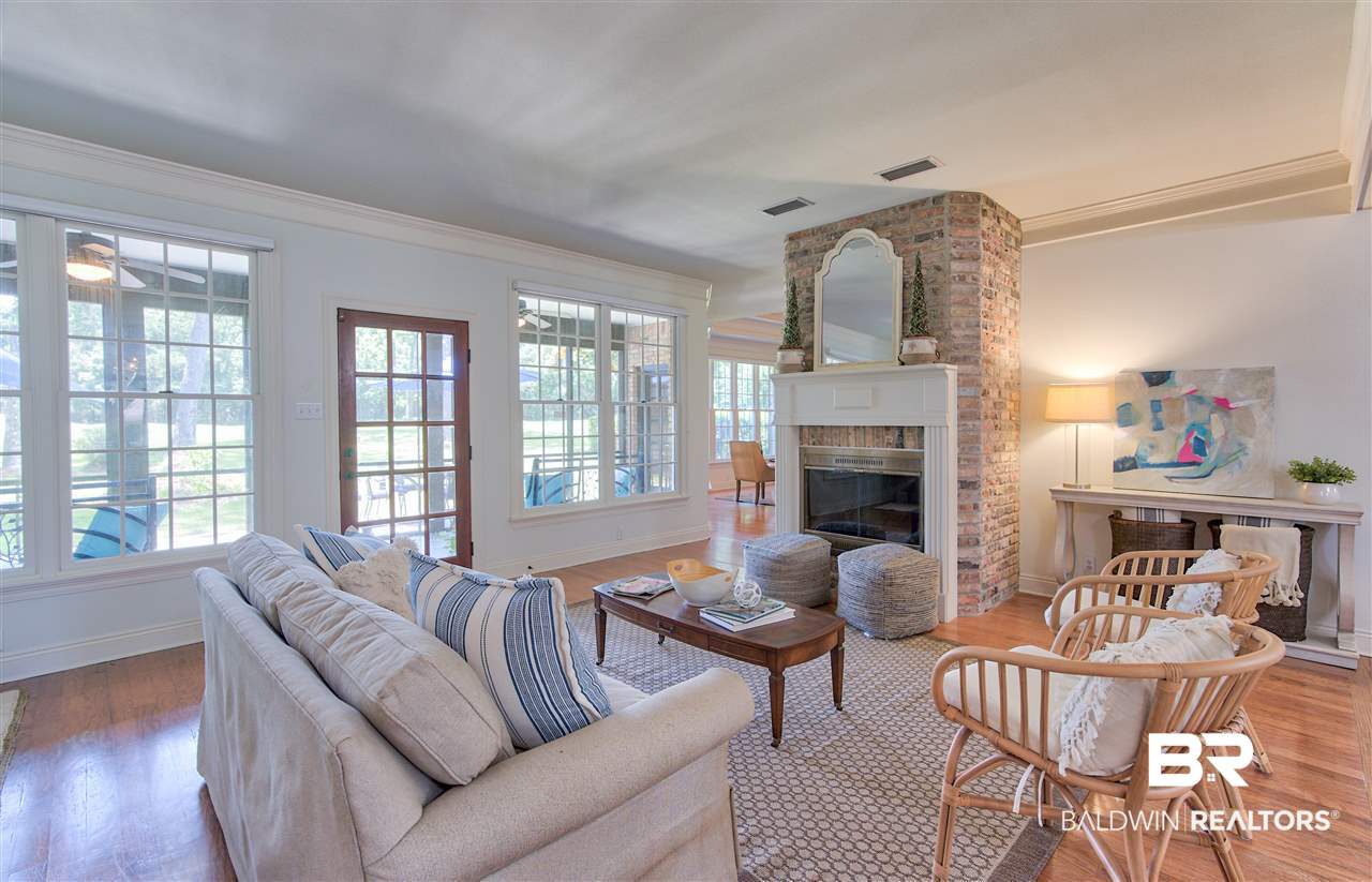 102 Sandhill Court Fairhope, AL 36532 - Photo 6 of 34 Living Room