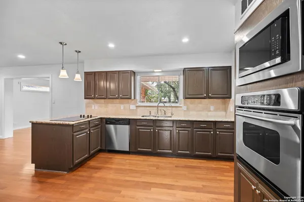 $2,900 | 202 Donella Drive, San Antonio, TX 78232