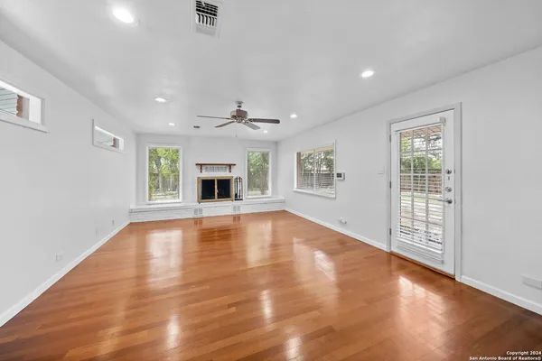 $2,900 | 202 Donella Drive, San Antonio, TX 78232