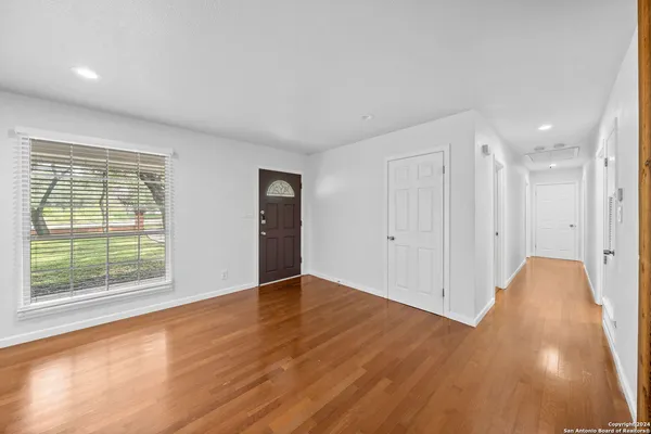 $2,900 | 202 Donella Drive, San Antonio, TX 78232