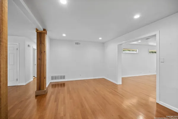 $2,900 | 202 Donella Drive, San Antonio, TX 78232