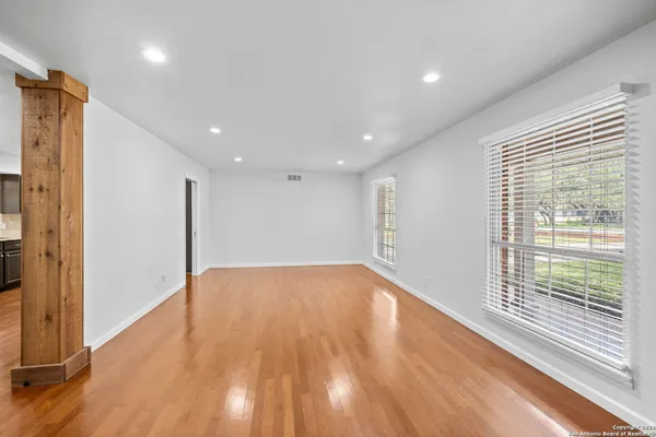 $2,900 | 202 Donella Drive, San Antonio, TX 78232