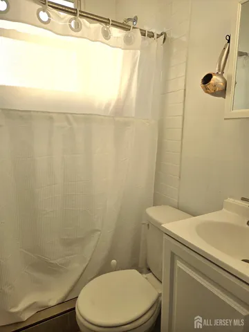 $1,660 | 54 Harvey Street, Unit 1, New Brunswick, NJ 08901