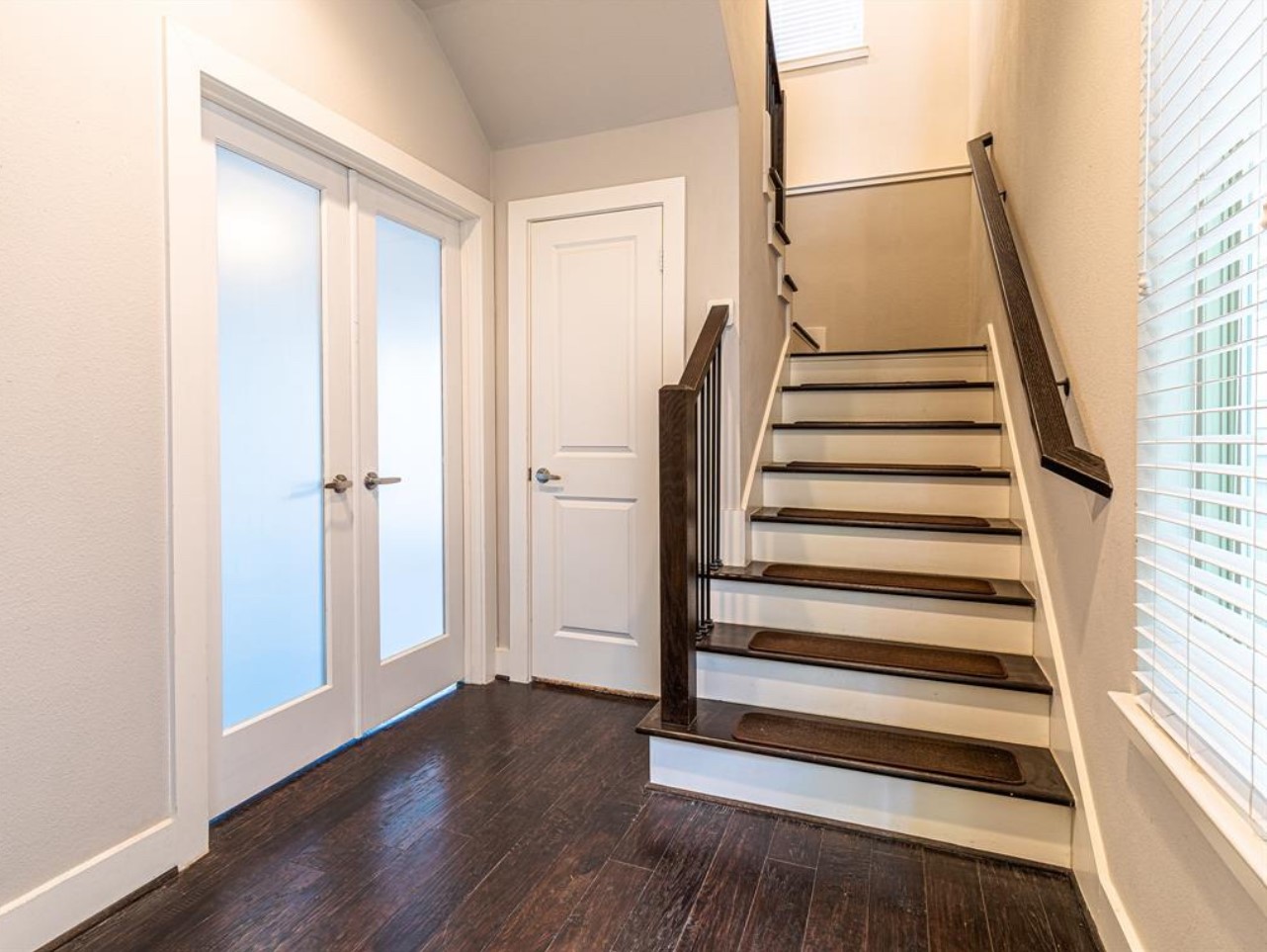 1441 Wagner Street Houston, TX 77007 - Photo 4 of 19 a view of a room with wooden floor and white walls