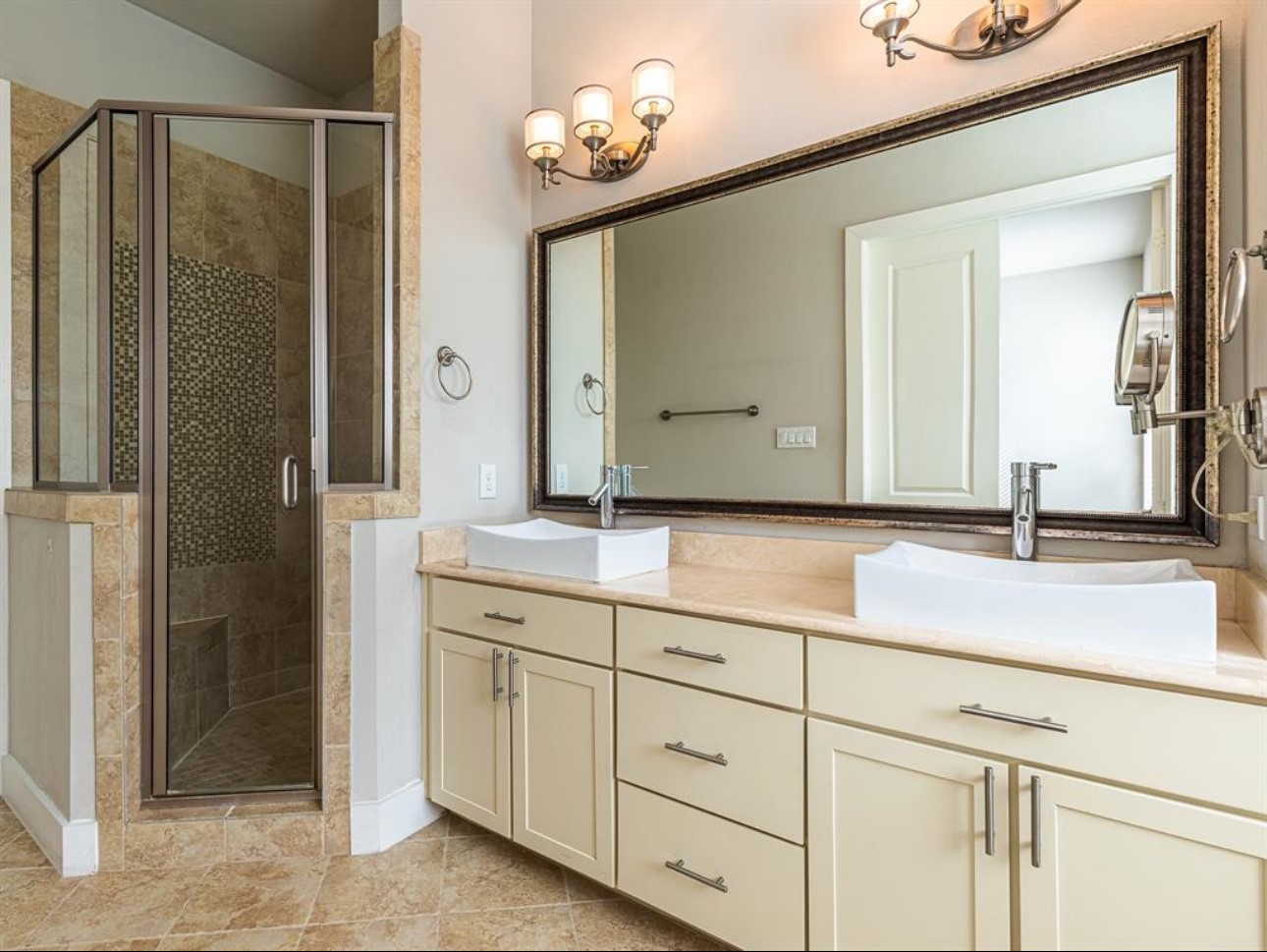 1441 Wagner Street Houston, TX 77007 - Photo 6 of 19 a bathroom with a double vanity sink and a mirror
