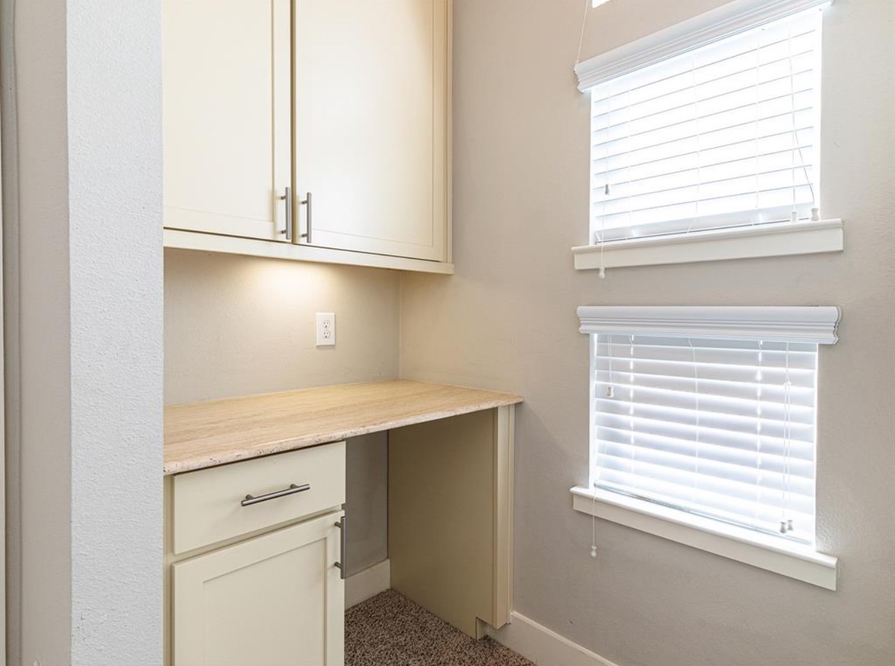 1441 Wagner Street Houston, TX 77007 - Photo 8 of 19 a kitchen with windows and cabinets