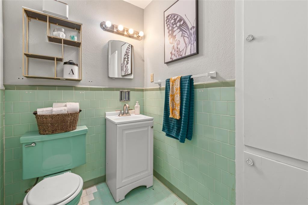 3341 Rosedale Drive Abilene, TX 79605 - Photo 19 of 22 Bathroom 2