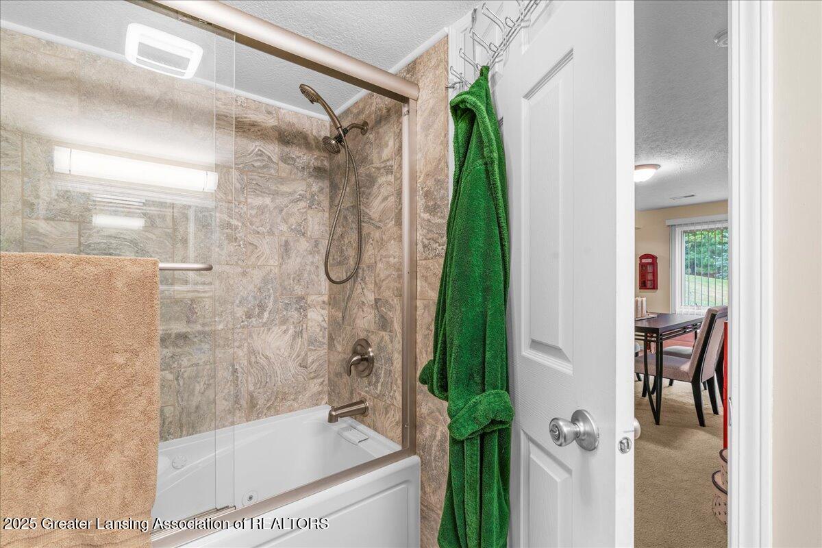 6923 Spring Tree Lane, Unit 143 Lansing, MI 48917 - Photo 31 of 49 Bathroom