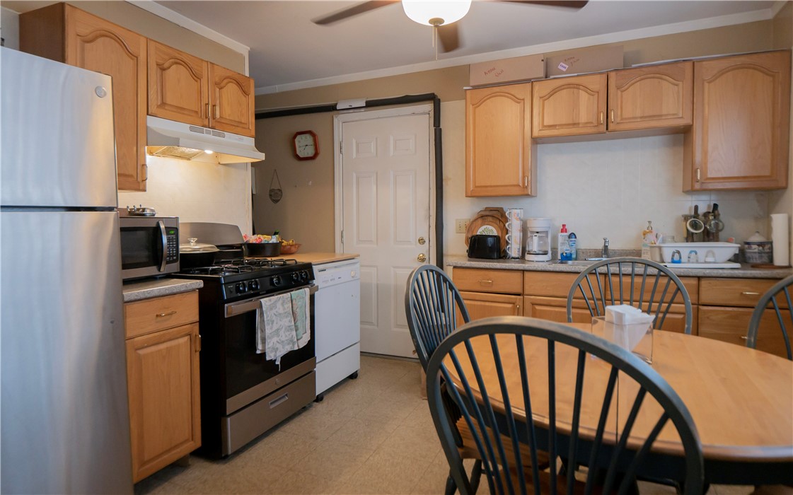 18 Woolsey Road Middletown, RI 02842 - Photo 17 of 31
