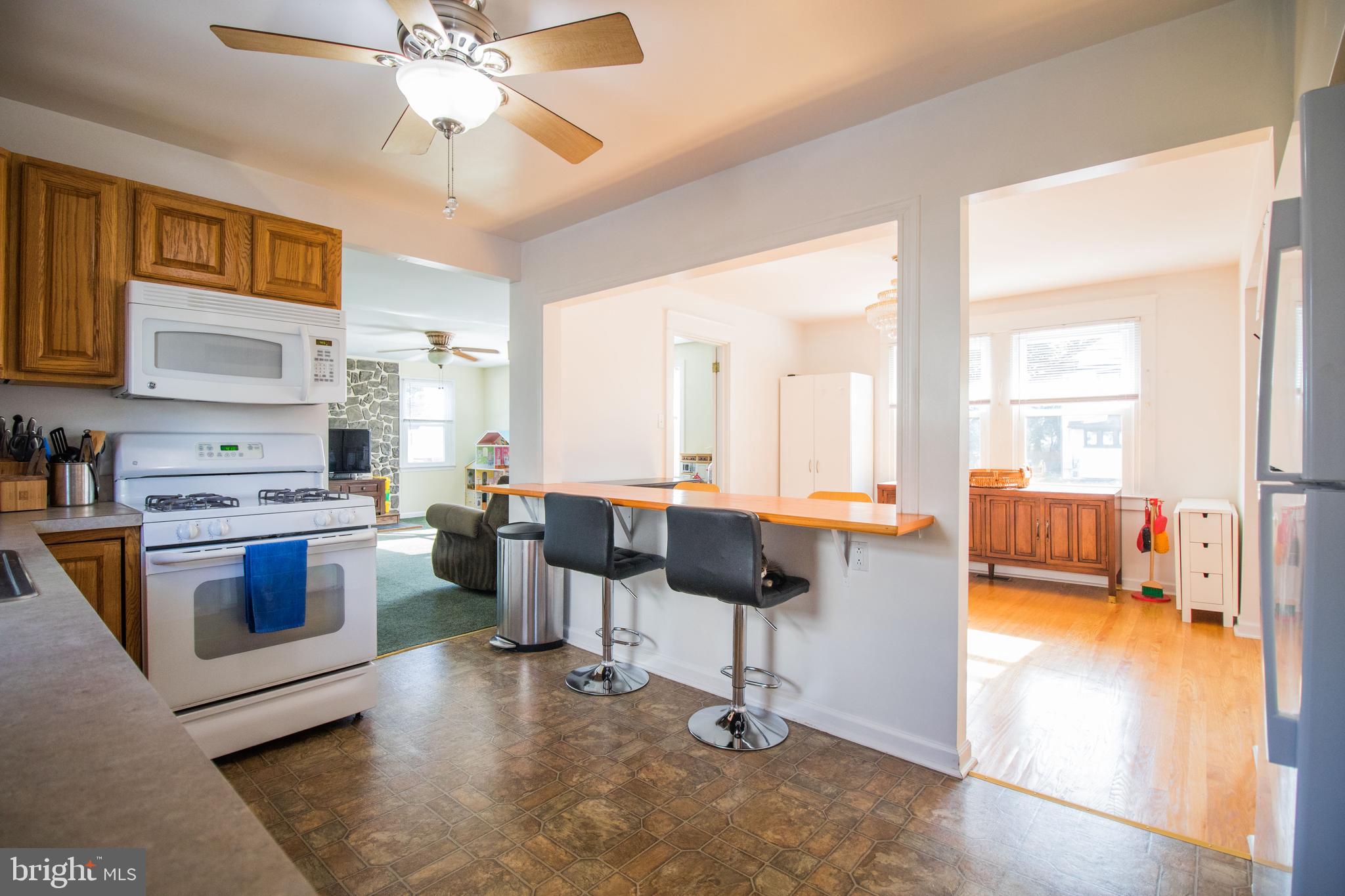 34 Delaware Avenue Ridley Park, PA 19078 - Photo 22 of 41 Kitchen Breakfast Bar