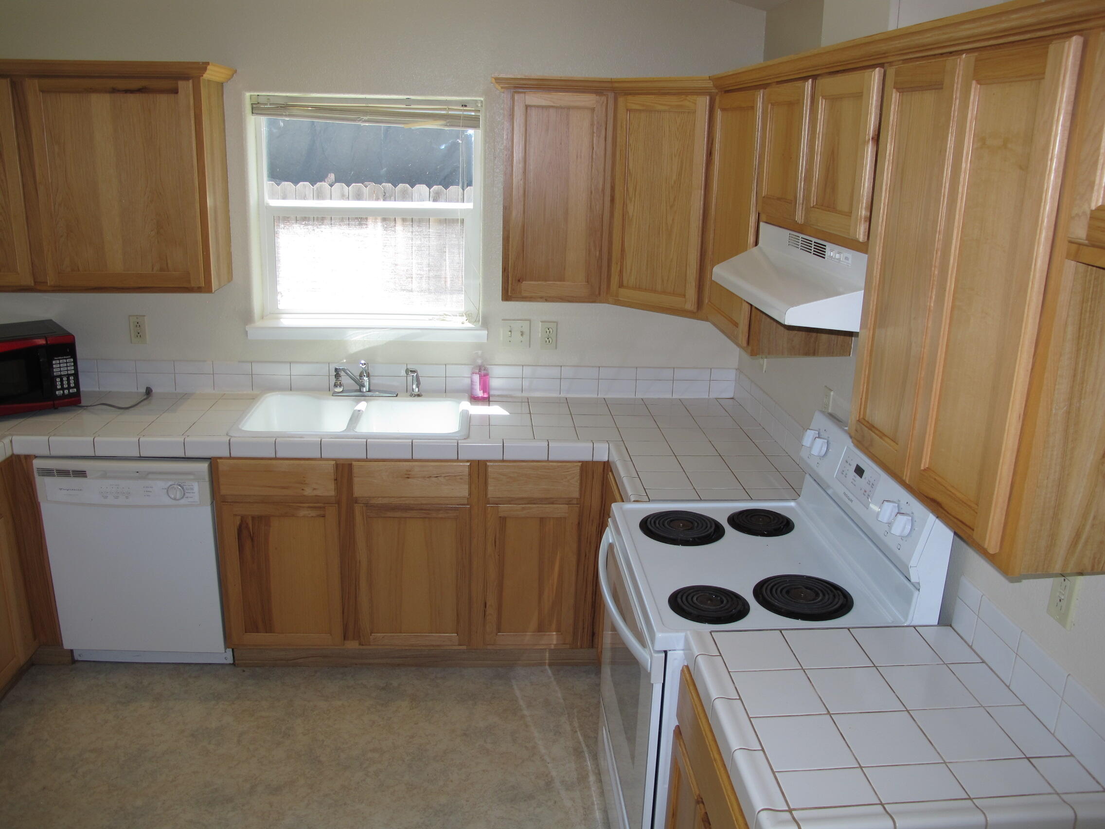 7343 Ruth Drive Klamath Falls, OR 97603 - Photo 9 of 21 IMG_2886