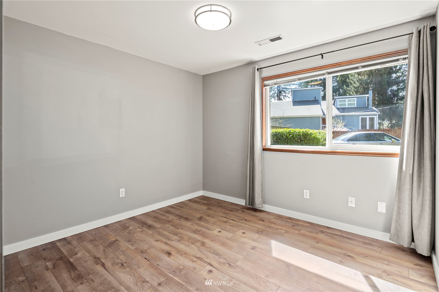 22613 Meridian Avenue South Bothell, WA 98021 - Photo 23 of 39 an empty room with a window