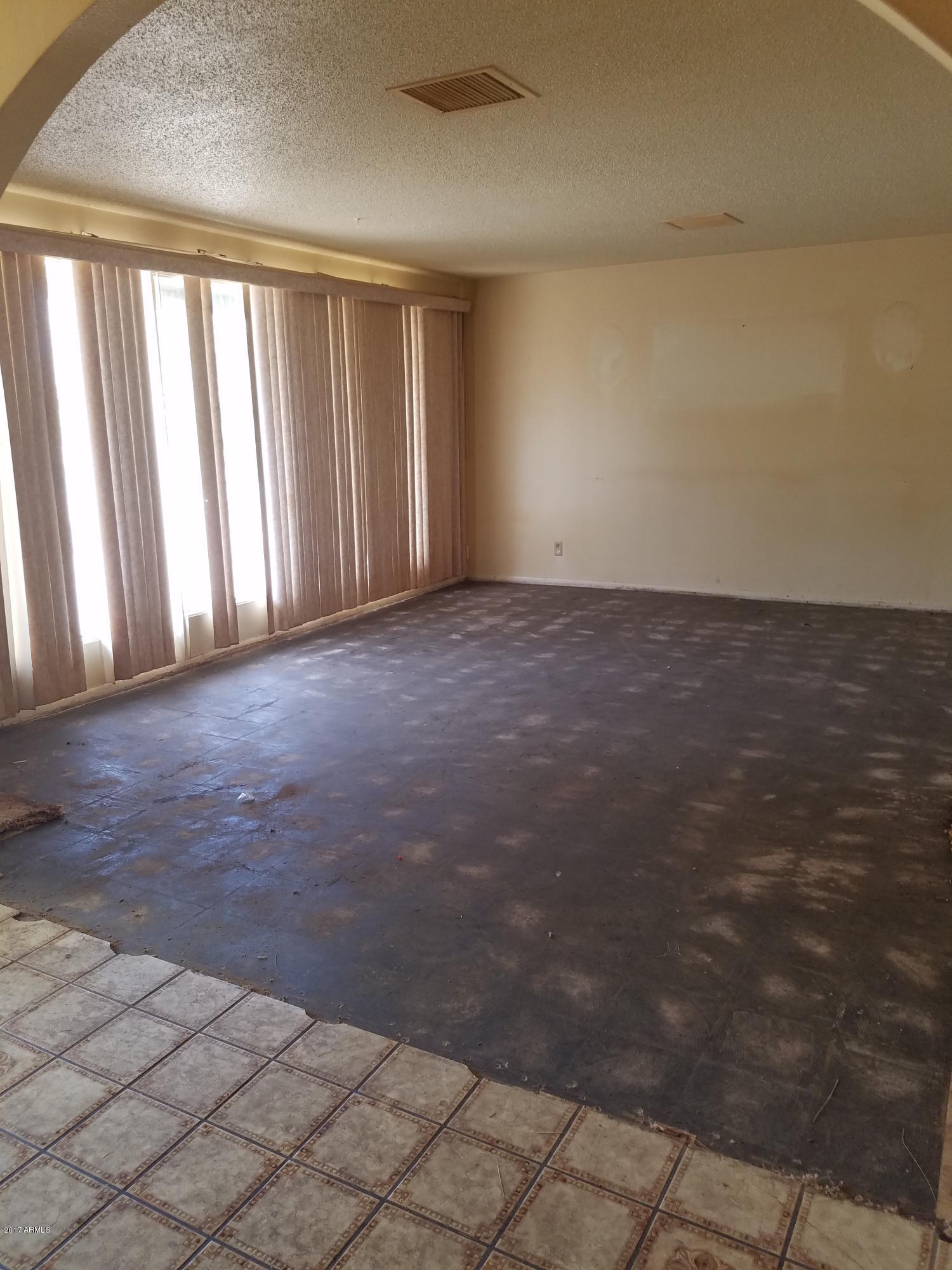 3545 West Griswold Road Phoenix, AZ 85051 - Photo 3 of 11 20170509_153914