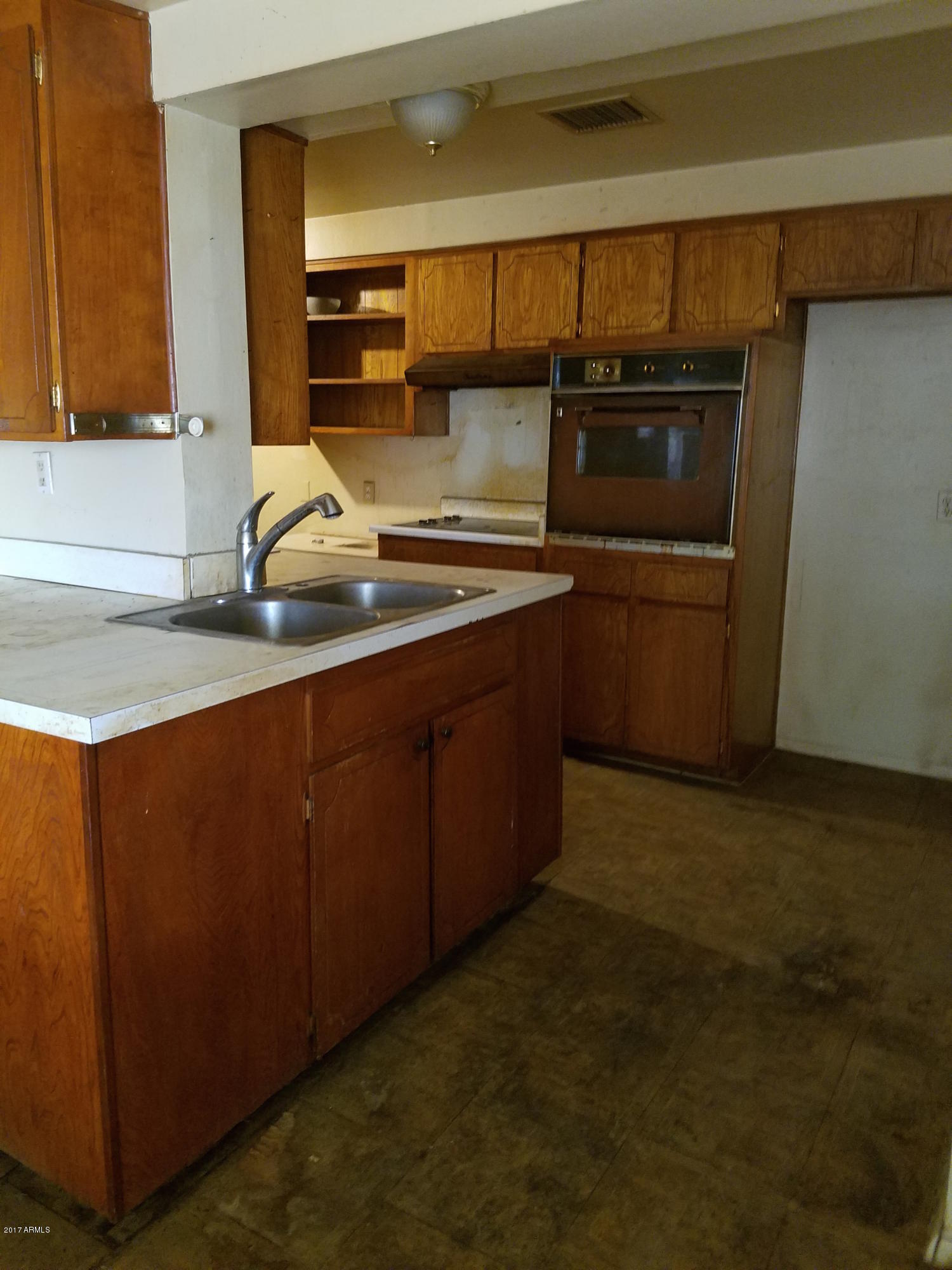 3545 West Griswold Road Phoenix, AZ 85051 - Photo 4 of 11 20170509_153731