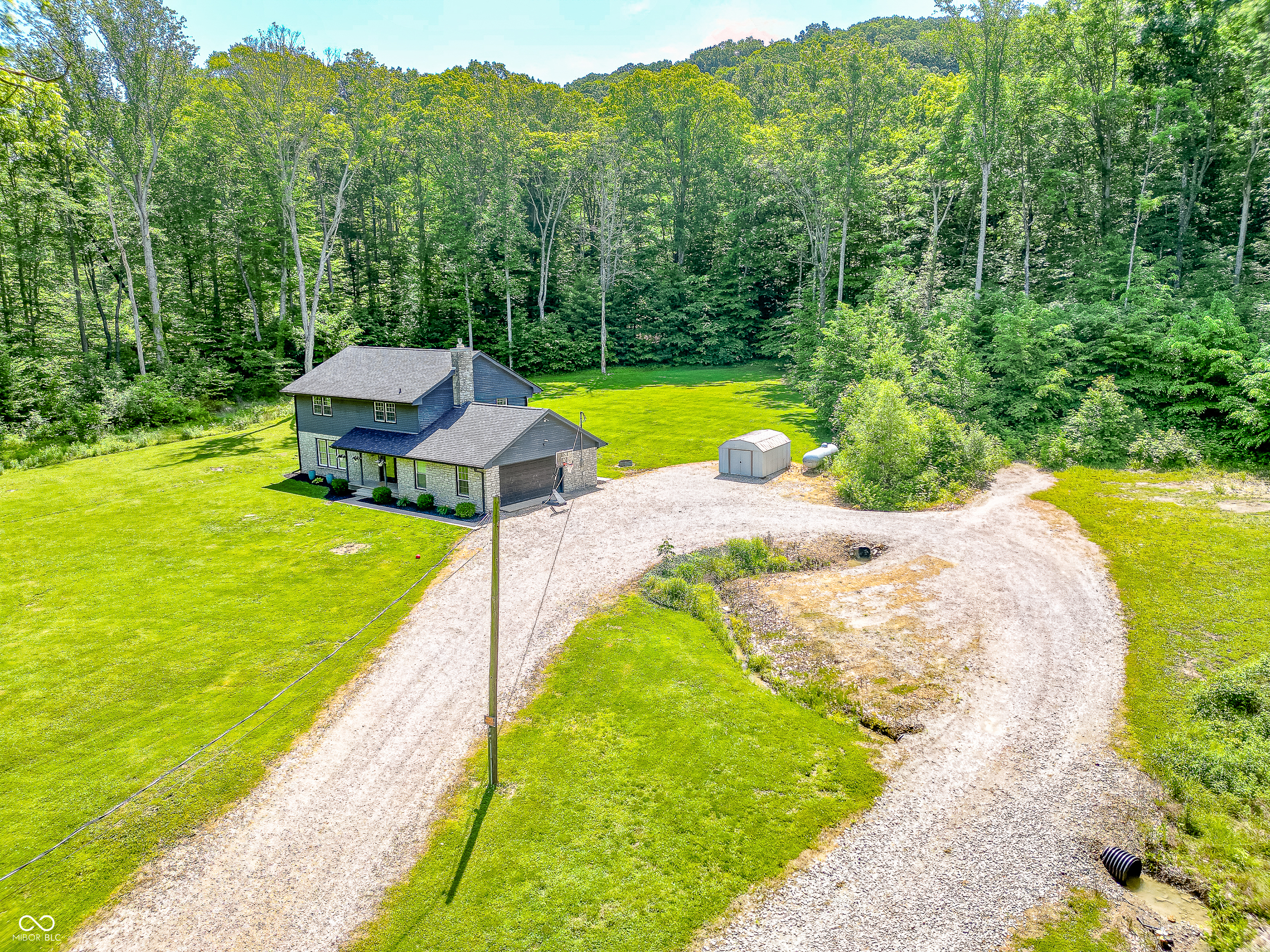 41 North Wolfcreek Road Columbus, IN 47201 - Photo 2 of 58