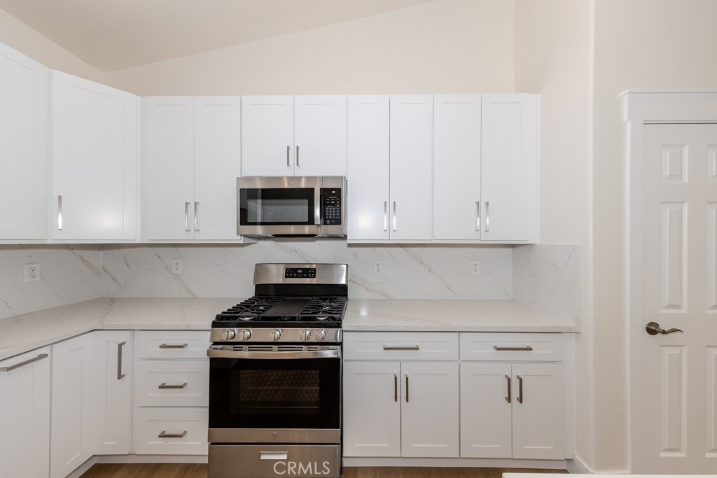 80675 Independence Avenue Indio, CA 92201 - Photo 10 of 72 Kitchen appliance wall with Full backsplash