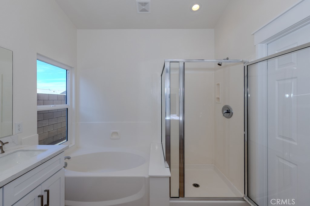 80675 Independence Avenue Indio, CA 92201 - Photo 32 of 72 Main Bathroom